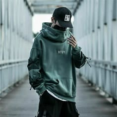 Casual Techwear, Techwear Hoodie, Hoodie Outfit Men, Techwear Fashion, Streetwear Mode, Streetwear Hoodie, Streetwear Mens, Harajuku Streetwear, Streetwear Men