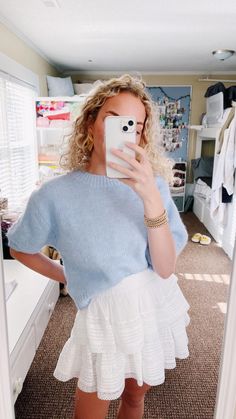 Preppy style, grandmillenial aesthetic, college fashion, college outfit ideas,  brunch outfit ideas, brunch outfit inspo, athlesiure outfit, colorful cardigan, bright colored outfits, preppy skirt outfit ideas Preppy Skirt Outfits, Preppy Outfit Aesthetic, Outfit Ideas Preppy, College Class Outfits, Preppy Outfits Aesthetic, Ruffle Skirt Outfit, College Outfit Ideas, Ruffle Skort, Grandmillenial Style