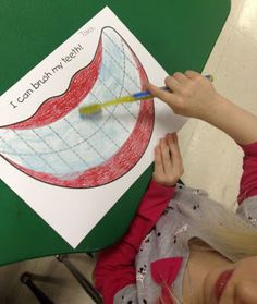 Awesome idea! Draw this and let kids paint on teeth with blue toothpaste! (Paint) Teeth Craft, Dental Awareness, Health Preschool, Health Lesson Plans, Community Helpers Unit, Sensory Items