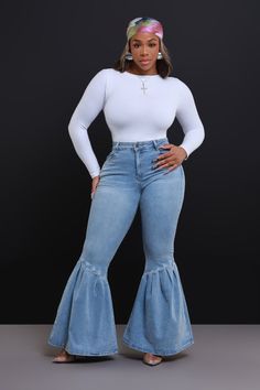 Thick Women Outfits, Bell Bottom Jeans Outfit, Sweet As Honey, Poses Photography, Stylish Jeans, Bottom Jeans, Rock A, Bell Bottom, Wide Leg Denim