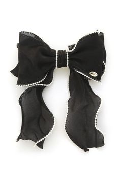 Add a touch of classic charm to your hairstyle with our Chic Pearl-Trimmed Bow Barrette. This elegant accessory features a sumptuous fabric bow, delicately edged with a string of pearls for a sophisticated finish. Adorned with a subtle, shining emblem, it’s the perfect choice for a refined look, whether you’re heading to the office or dressing up for a night out. Secure your locks with this timeless piece that effortlessly combines modern style with vintage glamour 100% Polyester Model measureme Bow With Pearls, Black Hair Bow, Bow Garland, Black Hair Bows, Bow Barrette, Casual Beach Wear, String Of Pearls, Ribbon Hair Bows, Fabric Bows