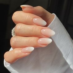 Almond Nails Pink, White Almond Nails, Neutral Nail Designs, White Gradient, Nagel Tips, Fake Nails With Glue, Almond Nails Designs