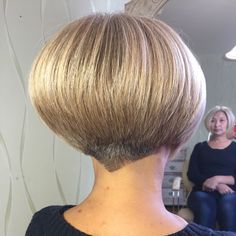 Short Choppy Layered Haircuts, Choppy Layered Haircuts, Shaved Bob, Messy Bob Hairstyles, Haircut Women, Stacked Bob Haircut