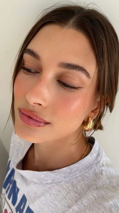 Strawberry Makeup, Minimalist Makeup, Makeup Aesthetic, Glowy Makeup, Clean Makeup, Hailey Bieber, Everyday Makeup