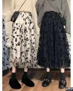 Fisdy - Falda midi coreana de gasa floral de primera calidad con exquisitos detalles de terciopelo y favorecedor diseño de talle alto Princess Skirts, Pleated Tulle Skirt, Y2k Fall Outfits, Estilo Harajuku, Tulle Long Skirt, High Waist Long Skirt, Chiffon Floral, Long Skirts For Women, Spring Skirts