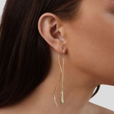 Add a touch of elegance to your look with these stunning Golden Teardrop Tassel Earrings. Graceful and chic, these earrings are the perfect addition to your wardrobe. Om Bracelet, Gold Wave Ring, 18k Gold Bracelet, Golden Jewelry, Gold Pearl Necklace, Small Earrings Studs, Nature Inspired Jewelry, Teardrop Necklace, Gold Necklace Layered