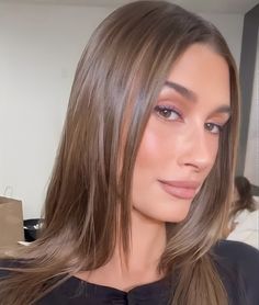 Hailey Bieber Mushroom Hair, Hailey Bieber Honey Blonde Hair, Hailey Bieber Brunette 2022, Hailey Beiber Waves, Hailey Beiber Medium Length Hair, Hailey Bieber Hair Straight, Chocolate Brown Hair Hailey Bieber, Medium Brown Hair 2023, Hailey Bieber Dark Blonde