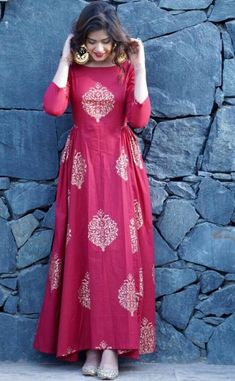 Pink A Line kurti for girls. You can wear this in promparties. Design Kurta, Chique Outfit, Sewing Dress, Long Kurti Designs, Salwar Kamiz, Indian Gowns Dresses, Kurti Designs Party Wear, Kurta Designs Women, Ethnic Dress