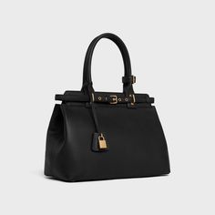 Designer Handbag, Essential Bag, Celine Bag, New Sneakers, New Fragrances, Looks Chic, Handbags For Women, Chain Bags, Small Leather Goods