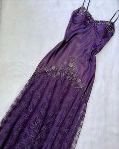 Vintage Purple Dress, Vintage Spaghetti, Prom Dress Inspo, Formal Evening Dress, Prom Dress Inspiration, Beaded Prom Dress, Pretty Prom Dresses, Grad Dresses, Vintage Purple