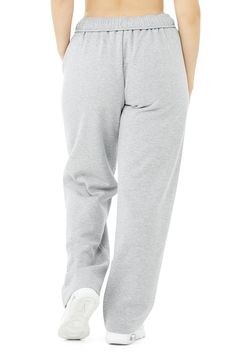 Okay, so we’re pretty much obsessed with this new, straight-leg version of the Accolade Sweatpant — it’s a super soft, leveled-up classic with a chrome Alo logo detail and powerful, performance tech for studio & street. Wear it in cold weather with a bold jacket and transition to warmer weather with slides. Accolade Sweatpant, The Accolade, Chill Time, Womens Capris, Bra Women, Hat Hairstyles, Long Sleeve Crop Top, Short Tops, French Terry