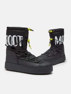 Discover the MTRACK POLAR BLACK NYLON BOOTS for men now on the Moon Boot® Official website. Boots Moon, Mule Sneakers, Moon Boot, Boots For Men, Low Boots, Moon Boots, Baby Boots, On The Moon, Boots And Sneakers