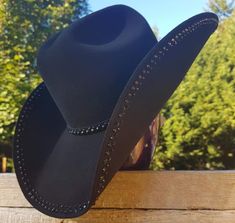 Vaquera Hats, Cowgirl Hats Western, Cowboy Hat Styles, Custom Cowboy Hats, Rodeo Boots, Cowgirl Style Outfits, Country Hats, Mexican Outfit