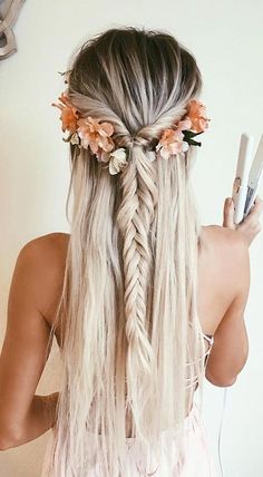 pretty hair. hair flowers. #braids Boho Corner, Bohemian Hairstyles, Festival Hair, Long Blonde, Prom Hairstyles, Homecoming Hairstyles, Gorgeous Hair, Trendy Hairstyles