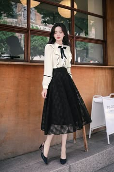 Casual Elegant Summer Outfits, Korean Modest Fashion Outfit, 40s Mode, Old Fashion Dresses, Kawaii Fashion Outfits, Korean Fashion Dress, Black And White Dress, Fashionista Clothes, Stylish Dress Designs