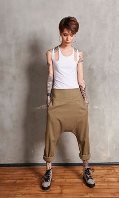 ♥ EXPRESS worldwide shipping - buy your favorite piece today and wear it within just 1-3 days upon shipping ♥ Combine a chic boho look with your active lifestyle! These linen drop-crotch pants with deep pockets and elastic waistband will make you feel super comfy and stylish. You can wear them full length or rolled up above the ankle. Enjoy the lightweight breathable fabric for spring and summer and pick one of two beautiful colors. Be Love ♥♥ ♥ Available sizes: from XS to 2XL Please consult my Drop Crotch Pants Pattern, Drop Crotch Pants Women, Hareem Pants, Long Winter Coats Women, Linen Harem Pants, Boho Chique, Pants Boho, Sewing Pants, Pants Linen