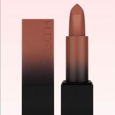 Huda Beauty's Highly Pigmented Power Bullet Matte Lipstick Delivers Unparalleled Color Payoff And Unexpected Comfort. Game Night: A Super-Hot Brown (Warm Toned) Best False Lashes, Huda Beauty Lip, Bold Lipstick, Dirty Thirty, Rose Lipstick, Matte Lipsticks, Smoky Eyes, Dramatic Eyes, Makijaż Smokey Eye