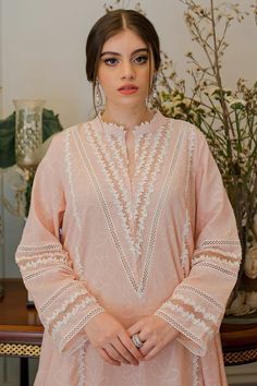 Lace Suit, Nikkah Dress, Lace Dress Design, Designer Kurti Patterns, Pakistani Dresses Casual, Kurta Neck Design, Salwar Kamiz, Dress Neck Designs, Dress Design Patterns