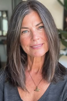 How To Grow Out Grey Hair Gracefully, Straight Hair Natural, Long Hair Over 60 Aging Gracefully, Haircut Gray Hair, Hair Highlights And Lowlights, Grey Hair Styles For Women, Gray Hair Growing Out, Glossy Hair