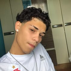 Curly Hair White Boy, White Men Hairstyles, White Boy Hairstyles, Latino Haircut Men, Men Curly Haircut, Latino Haircuts, Boys Curly Hair, Curly Hair Boys, Eyebrow Cut