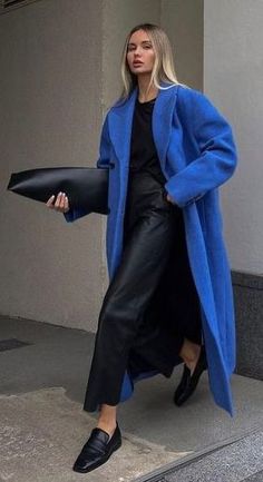 Blue Coat Outfit, Vinter Mode Outfits, Corporate Baddie, Fest Outfits, Leather Pants Outfit, Blue Coat