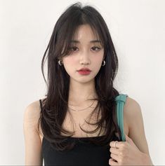 Asian Haircuts Medium, Asian Hairstyles Thick Hair, Curtain Bangs Big Face, Rounded Layered Haircut, Hair Layers For Round Face, Haircuts Straight Hair Asian, Soft Layers Asian Hair, Layers For Asian Hair, Medium Length Korean Hairstyle