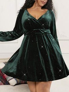 Free Returns ✓ Free Shipping✓. SHEIN CURVE+ Christmas Plus Surplice Neck Velvet Dress- Plus Size Dresses at SHEIN. Christmas Company Party, Formal Christmas Party Outfit, Company Christmas Party Outfit, Slytherin Dress, Party Outfit Plus Size, Velvet Green Dress, Formal Christmas Party, Christmas Outfit Aesthetic, Trendy Christmas Outfits