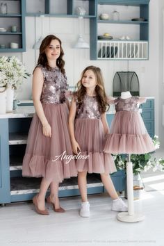 Dresses For Mom And Daughter, Dresses Photoshoot, Dresses Birthday, Mother Daughter Dresses Matching, Mom And Me, Mother Daughter Dress, Matching Mom, Gold Sequin Dress, Mom And Daughter