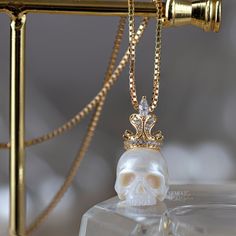 💀CUSTOM made to order Every single piece is hand-carved for the order. Please notice that every skull piece is unique and may have a slightly different shape  💀PEARLS:  Genuine White Freshwater Pearl  Ranging in size, from 10mm to 12mm.  💀NECKLACE : 14Kt Yellow Gold Filled - Box Chain 1mm 18 - 24 inches 925 Sterling Silver - Box Chain 1mm 18 - 24 inches 💀Crown Metal: 14k Yellow Gold Vermeil (Gold over Silver) 925 Sterling Silver 💀 Authentic Metal Quality Guaranteed! Rest assured that all the metal qualities mentioned in the description are accurately represented. Occasionally, due to the small size of the product, a hallmark may not be stamped onto the item. You can verify the authenticity of the metal at any local jewelry store. We prioritize transparency to ensure you receive the qu Pearl Skull Necklace, Luxury Skull Jewelry For Gifts, Luxury Skull Shaped Jewelry For Gift, Luxury Engraved Skull Jewelry, Gold Gothic Jewelry, Pearl Skull, Carved Pearl, Skull Crown, Gothic Pendant