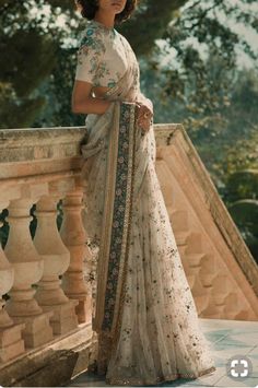 Indian Nikkah Outfit, South Asain Clothes, Winter Saree, Indian Inspired Fashion, Bridal Sari, Saree Wearing Styles, Saree Wearing