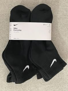 Brand New  Nike Everyday Dri-Fit Unisex 6-Pack Ankle Socks Black Large W 10-13/M 8-12 Stay comfortable and stylish with the Brand New Nike Everyday Dri-Fit Unisex 6-Pack Large Ankle Socks in Black. These socks are perfect for any occasion, whether you're hitting the gym or running errands. The solid pattern and athletic style make them a great addition to any active wear outfit. Made with machine washable materials, these socks are easy to care for and will last through multiple wears. The regular fit and size range of W 6-10/M 6-8 make them a great option for both men and women. Don't miss out on the chance to add these versatile socks to your collection. Black Nike Crew Socks, Nike Women Socks, Black Nike Ankle Socks, Black And White Nike Socks, Black Nike Socks Aesthetic, Short Nike Socks, Black Socks Aesthetic, Ankle Nike Socks, Nike Socks Black