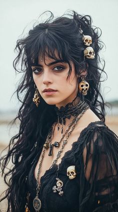 Female Pirate Jewelry, Pirate Steampunk Women, Pirate Woman Art, Pirate Makeup Women, Black Hairstyles Women, Pirate Aesthetic Female Outfit, Pirate Pose, Pirate Halloween Costumes For Women, Pirate Hairstyles