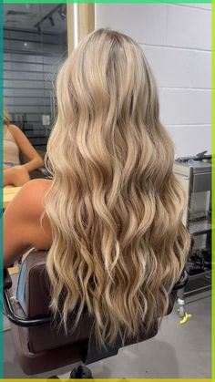 Looking for cute and easy hairstyles for medium hair? Discover 10 stunning hair ideas that are perfect for any occasion, including simple summer braids and effortless styles. These trendy and chic hairstyles are ideal for medium-long hair and will keep you looking fabulous all season long. #HairStyles #HairIdeas #CuteHairstyles #MediumHair #EasyHairstyles #SummerBraids Perfect Blonde Hair, Bright Blonde Hair, Rambut Brunette, Dyed Blonde Hair, Honey Blonde Hair