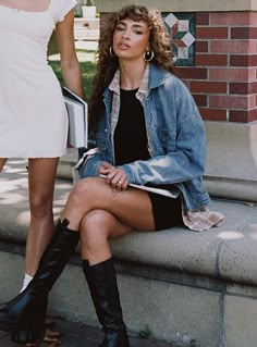 Kier Oversized Jacket Denim Mid Wash Oversized Jean Jacket Outfit, Oversized Denim Jacket Outfit, Full Body Poses, Oversize Outfit, Jean Jacket Outfits, Denim Jacket Outfit, Jacket Denim, Lady Fashion, Oversized Denim Jacket