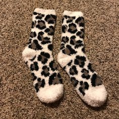 Very Soft And Comfy. Great Condition. Never Been Worn. Brand New. Yellow Sunglasses, Halloween Mummy, Big Little Reveal, Fuzzy Socks, Cotton Apron, Brown Fur, Socks For Women, Scrub Pants, Big Little