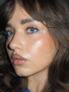 #makeup #blue #softgrunge Blue Eyes Soft Glam, Grunge Makeup Blue Eyes, Cassie Blue Makeup, Blue Eyeshadow Coquette, Blue Makeup Editorial, Doll Makeup, Nail Tattoo, Soft Grunge, Beauty Make Up