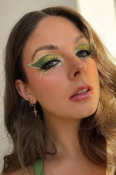 Maquiagem simples de fada para o Halloween. #maquiagemdefada #halloween #diadasbruxas Carnaval Makeup, Theatre Makeup, Eye Makeup Pictures, Make Up Inspo, Halloween Make Up