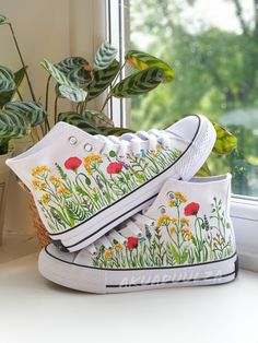 "-🌿🌼SUMMER WILDFLOWERS🌼🌿- 🌈DESCRIPTION: You will receive a unique pair of shoes which I will personally paint by hand just for you.  I create your shoes from scratch by hand in my little studio. The main design is painted on the outside of the shoes only, while on the inside the shoes are painted with few flowers to match with the outside.  🔥UNIQUE: As the shoes are PAINTED BY HAND, the design may slightly vary from the picture. Each design is unique in its own way. 🎨CUSTOMISE THEM WITH A TEXT: As the shoes are made to order, feel free to make them even more unique. In fact it is possible to customise them, adding a text, a date or a name on the inside of one shoe   (the side with few flowers only). Simply leave me a note at the checkout with the details you would like to add or con Floral Painted Shoes, Designs To Draw On Shoes, Painted Shoes Flowers, Wildflower Shoes, Custom Painted Shoes Ideas, Hand Painted Converse, Graphic Shoes, Shoe Embroidery, Painted Converse