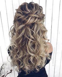 Long half up half down wedding hairstyles from mpobedinskaya #wedding #weddings #weddinghairstyles #weddingideas #deerpearlflowers Grad Hair, Elegant Wedding Hair, Bridal Hair Clip, Wedding Hair Down, Post Surgery, Wedding Hairstyle, Wedding Hairstyles For Long Hair, Hair Vine