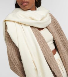 Cocooning cashmere scarf | Loro Piana Elegant Beige Wool Scarf, Soft Knit Cashmere Scarf For Fall, Soft Knit Cashmere Scarves For Fall, Beige Cashmere Scarves For Fall, Cream Wool Scarf For Fall, Chic Cashmere Scarves For Fall, Chic Fall Cashmere Scarves, Winter Cashmere Shawl In Beige, Beige Cashmere Shawl For Winter