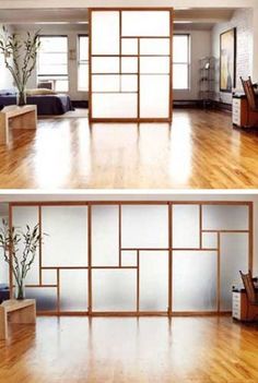 two pictures of an empty room with wood flooring and sliding glass doors in the middle