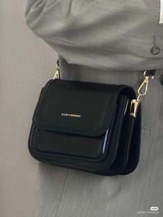 Sling Bags Women Aesthetic, Fall Purses 2023, Tas Selempang Aesthetic, Black Bag Aesthetic, Sling Bag Aesthetic, Women Sling Bags, Black Sling Bag, Sling Bag Women, Sling Bags Women