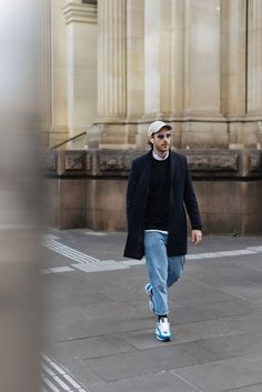 NYC Fall-Winter Fusion: 21 Men's Fashion Ideas Inspired by 90s Casual Aesthetics for 2023 Melbourne Street Style, Blue Jeans Outfit Men, Jeans Outfit Men, Blue Jean Outfits, Blue Jeans Mens, Melbourne Fashion, Smart Casual Men, Street Style Blog, Mens Fashion Blog