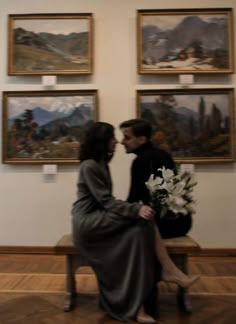 Love pictures Romantic Museum Aesthetic, Couples Painting Aesthetic, Engagement Aethstetic, Elegant Pre Wedding Photoshoot, Couple Bench Sitting Aesthetic, Aesthetic Couple Date Ideas, Met Engagement Shoot, Aesthetic Prenup Photos, Couple Painting Together Aesthetic