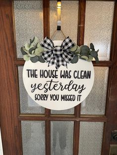 House was clean yesterday sorry you missed it Door Hanger Sayings, Unique Door Hangers, Door Leaners, Cleaning Fairy, Welcome Home Signs, Christmas Wooden Signs, Wooden Signs Diy, Signs Diy, Car Freshies