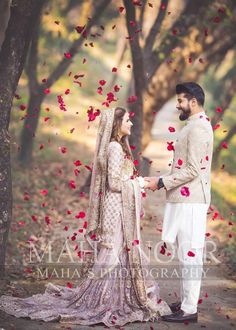 Shadi Pose, Nikah Photography, Couple Dressing, Pakistani Nikkah, Nikah Dresses, Nikkah Bride