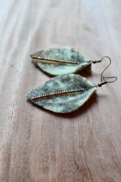 Green Knit Pattern Merino Wool Glass Bead Leaf Earrings Very Lightweight Soft & Twinkly A strand of light brown Iridescent beads. Nickel free brass findings. Felt Earrings, Felted Jewelry, Felted Earrings, Beaded Leaf, Felt Jewelry, Spiral Pattern, Knoxville Tn, Wet Felting, Knit Pattern