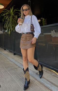 Traje Cowgirl, Western Chic, Cowgirl Outfits, Chic Outfit