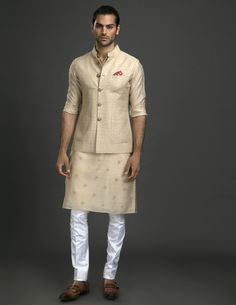 Marriage Outfits Men, Western Dress Ideas, Indian Suit Designs, Gents Clothes, Indo Western Outfits For Men, Kunal Rawal, Formal Dress For Men, Raghavendra Rathore