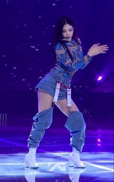 Jennie Queen, Jennie Style, Kpop Body, Music Celebrities, Stage Fashion, Young Outfit, Bts Ff, Asian Music, Preformance Outfits